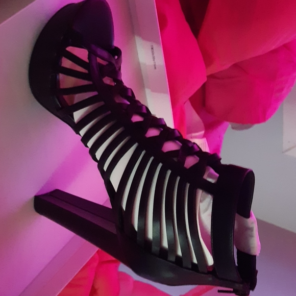 Heeled sandals - Picture 3 of 3